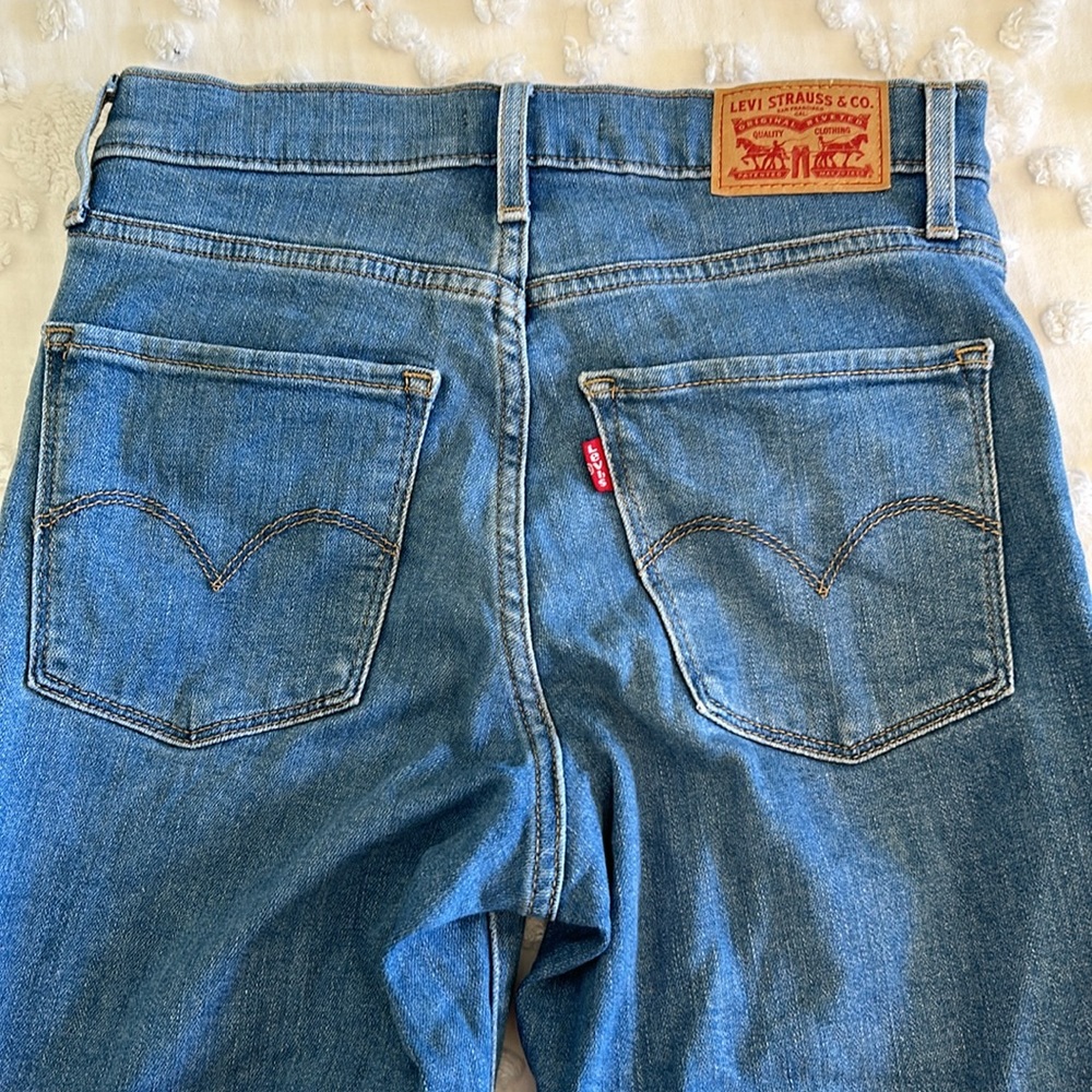 Levi’s High Rise Straight Crop - Picture 3 of 7